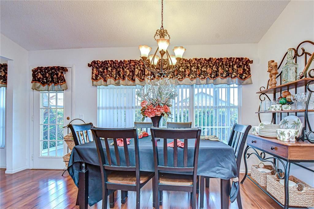 For Sale: $325,000 (2 beds, 2 baths, 1380 Square Feet)