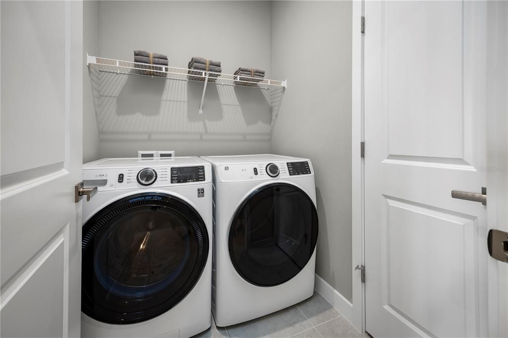 待售: $385,990 (4 贝兹, 2 浴室, 1833 平方英尺)