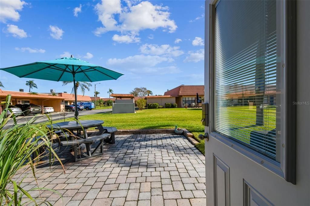 На продажу: $349,900 (2 спален, 2 ванн, 1400 Квадратных фут)