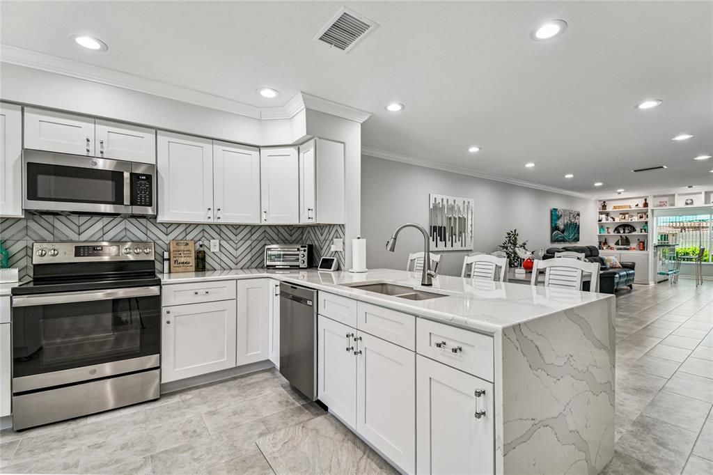 На продажу: $349,900 (2 спален, 2 ванн, 1400 Квадратных фут)