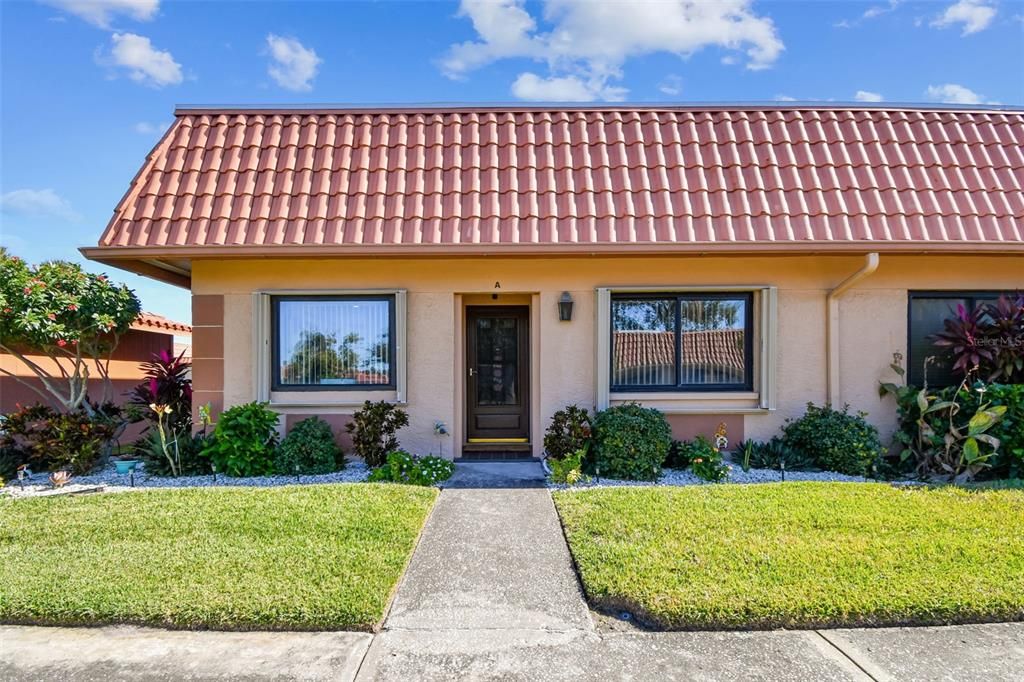 На продажу: $349,900 (2 спален, 2 ванн, 1400 Квадратных фут)