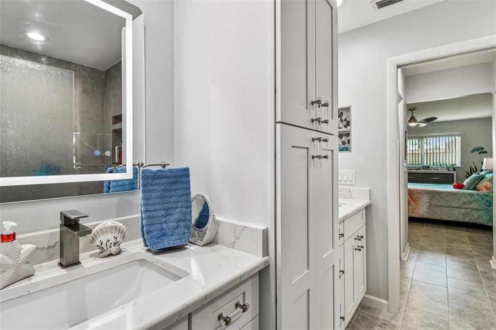 На продажу: $349,900 (2 спален, 2 ванн, 1400 Квадратных фут)