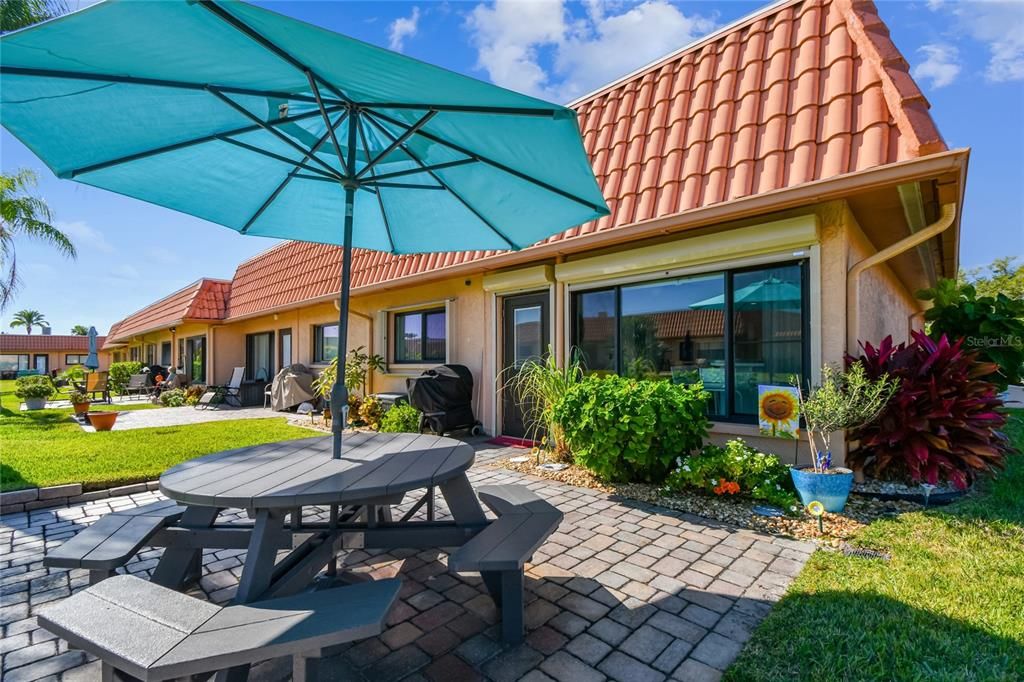 На продажу: $349,900 (2 спален, 2 ванн, 1400 Квадратных фут)