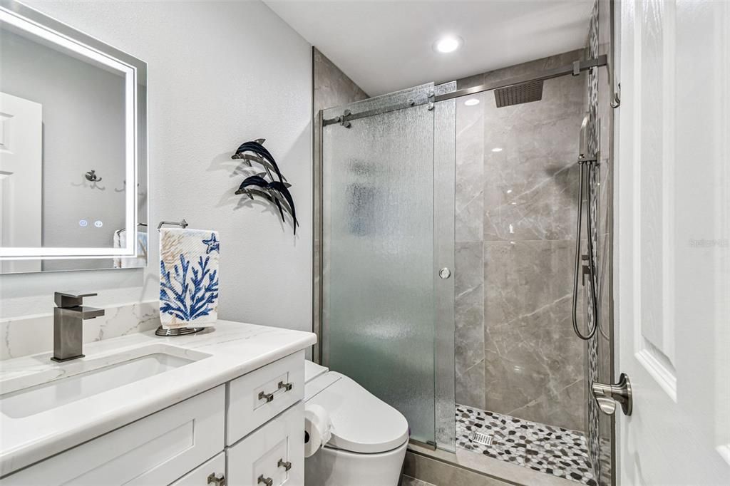 На продажу: $349,900 (2 спален, 2 ванн, 1400 Квадратных фут)