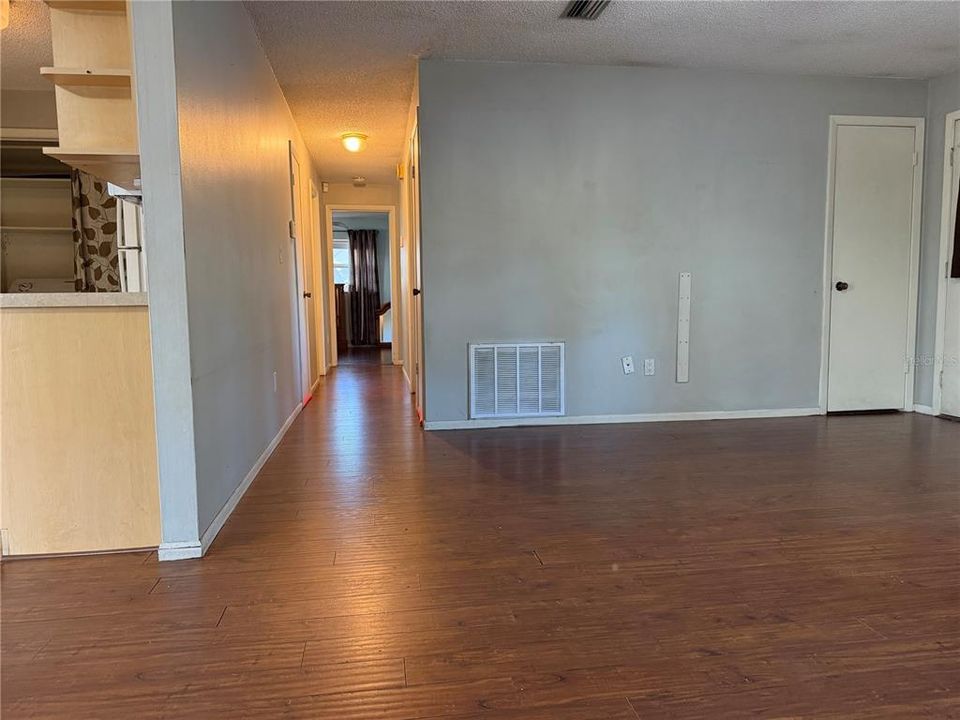 For Sale: $220,000 (3 beds, 1 baths, 1208 Square Feet)