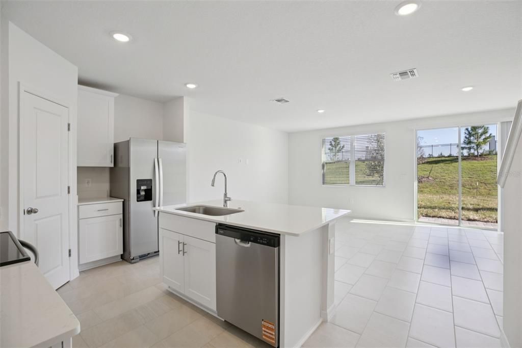 На продажу: $271,000 (3 спален, 2 ванн, 1485 Квадратных фут)