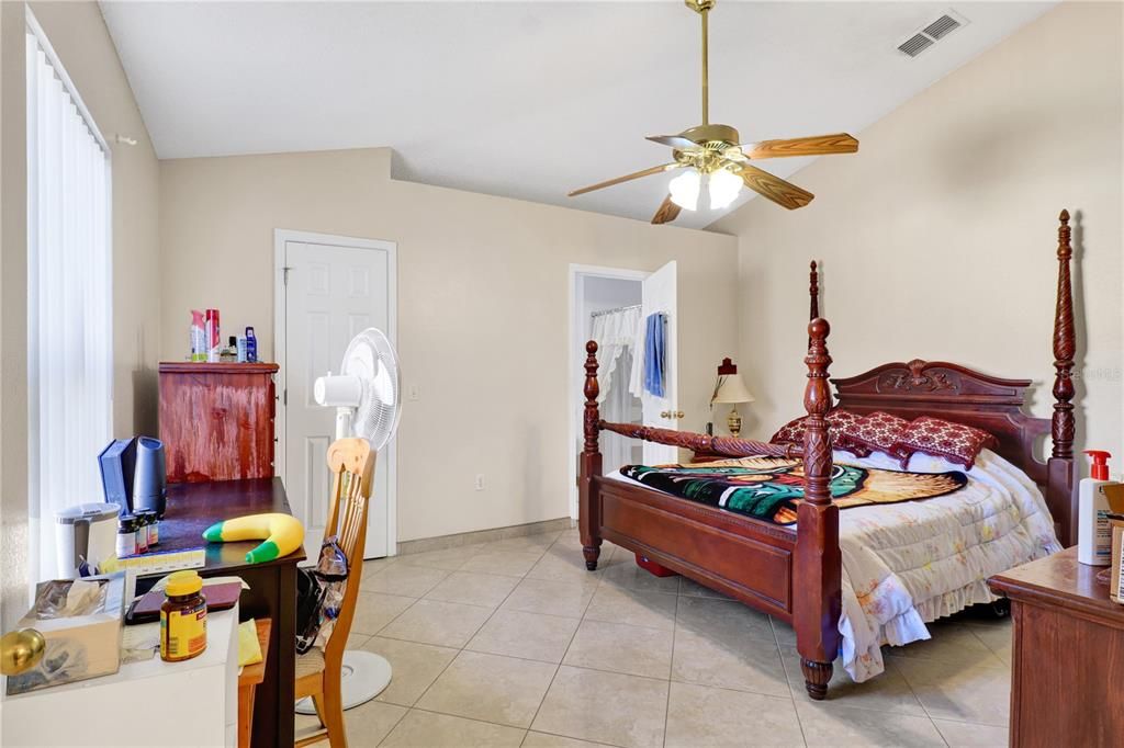 待售: $324,990 (4 贝兹, 2 浴室, 1806 平方英尺)