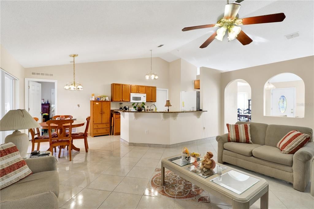 待售: $324,990 (4 贝兹, 2 浴室, 1806 平方英尺)