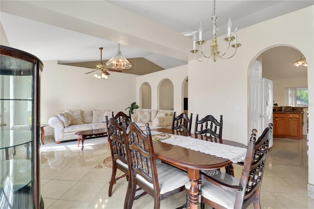 待售: $324,990 (4 贝兹, 2 浴室, 1806 平方英尺)