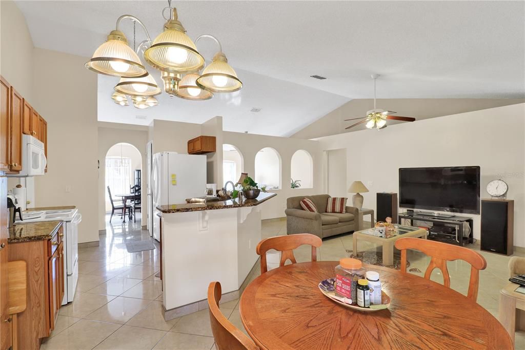 待售: $324,990 (4 贝兹, 2 浴室, 1806 平方英尺)