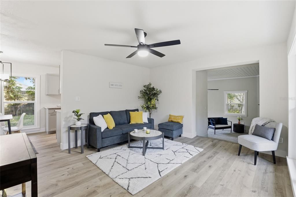 合同活跃: $314,900 (3 贝兹, 2 浴室, 1382 平方英尺)