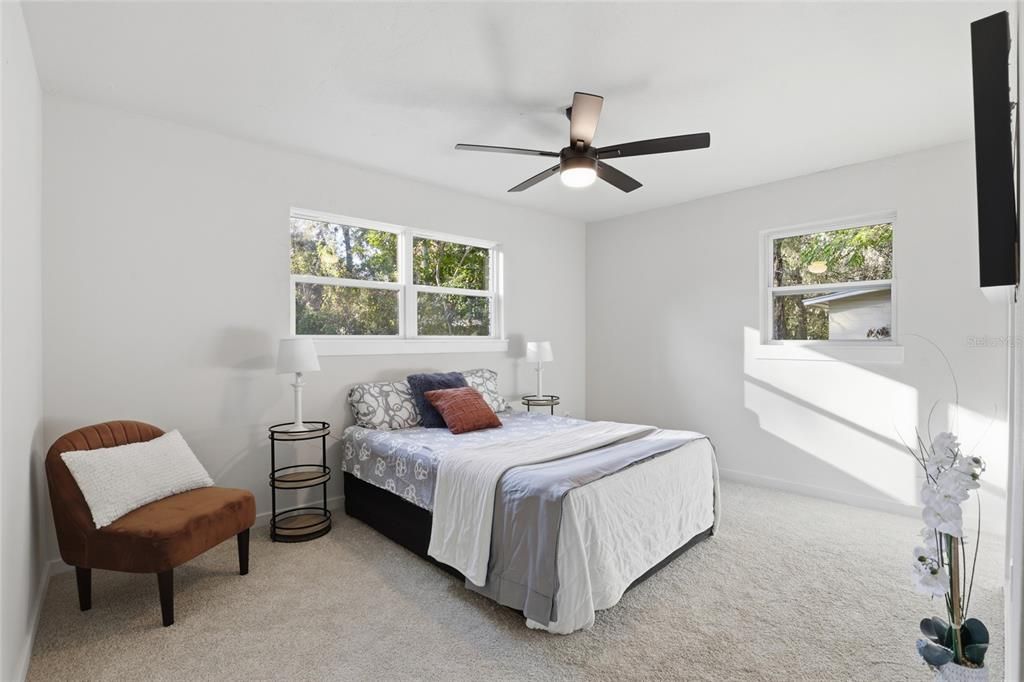 合同活跃: $314,900 (3 贝兹, 2 浴室, 1382 平方英尺)