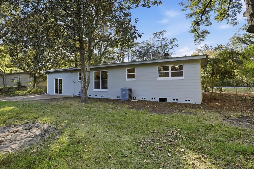 合同活跃: $314,900 (3 贝兹, 2 浴室, 1382 平方英尺)