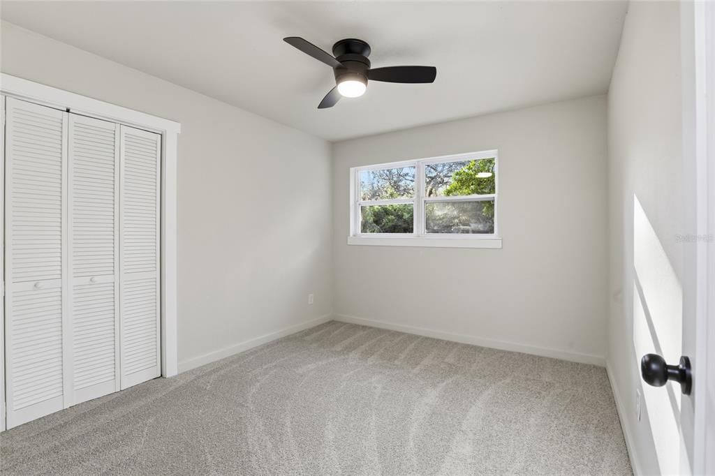 合同活跃: $314,900 (3 贝兹, 2 浴室, 1382 平方英尺)