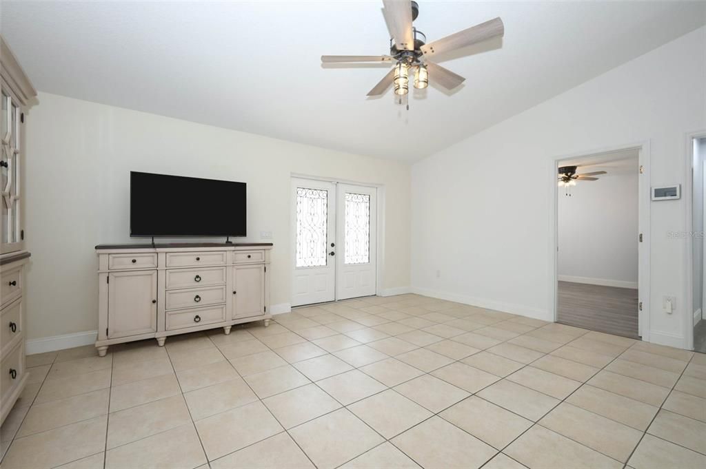 En Venta: $439,000 (3 camas, 2 baños, 1640 Pies cuadrados)