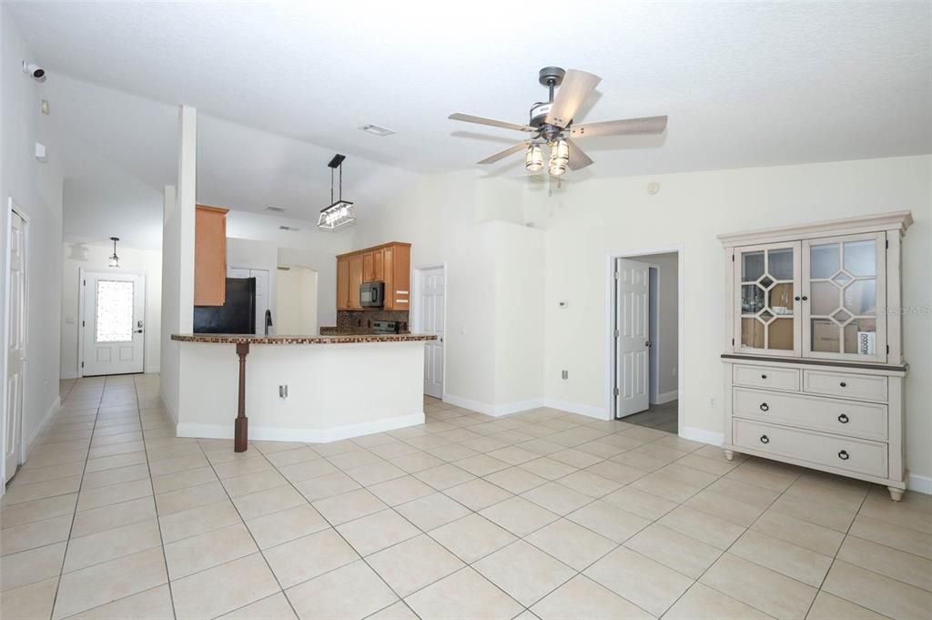 En Venta: $439,000 (3 camas, 2 baños, 1640 Pies cuadrados)