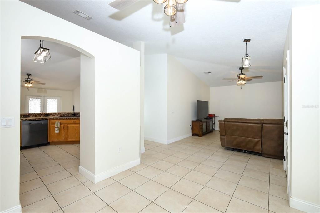 En Venta: $439,000 (3 camas, 2 baños, 1640 Pies cuadrados)