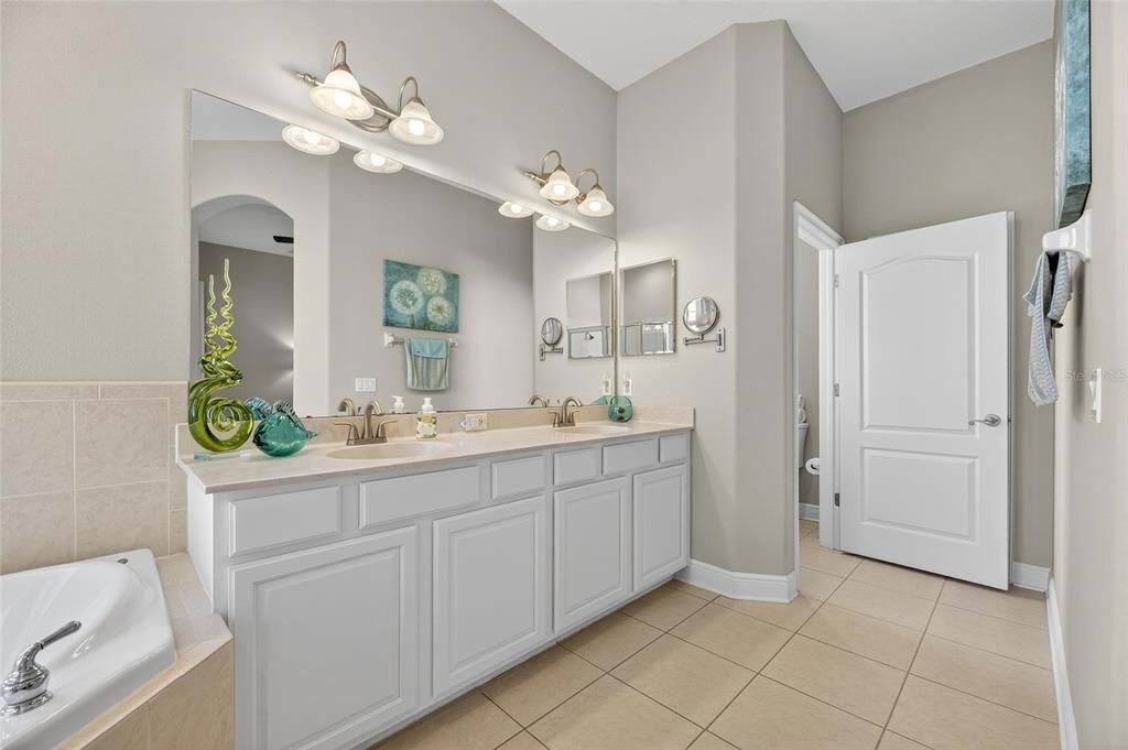 For Sale: $634,999 (4 beds, 2 baths, 2487 Square Feet)