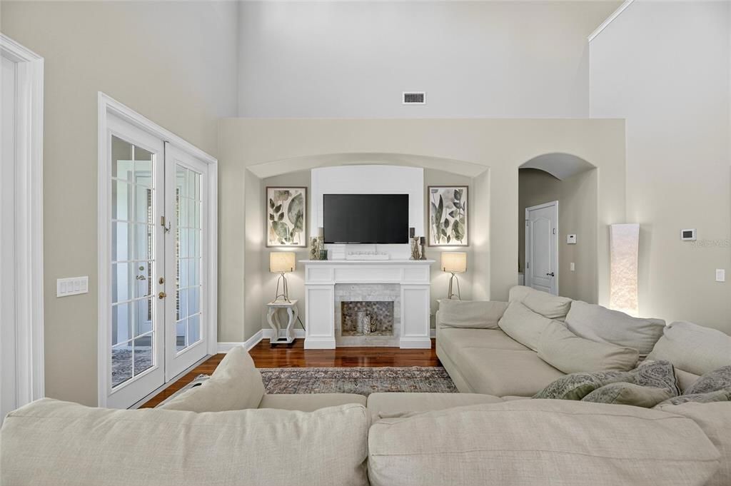 For Sale: $634,999 (4 beds, 2 baths, 2487 Square Feet)