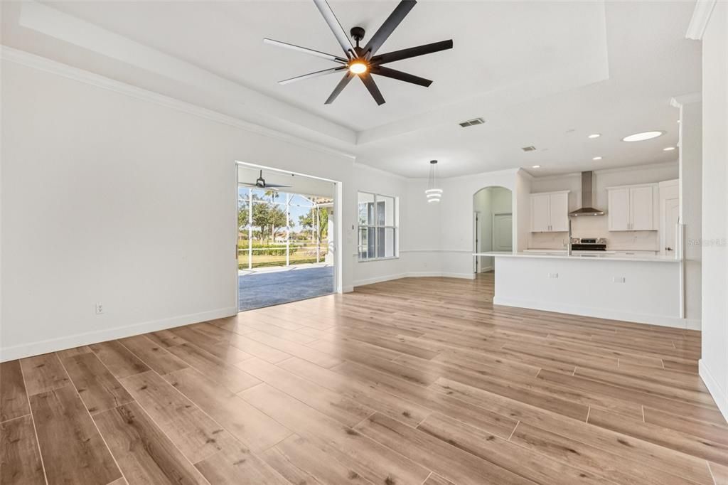 En Venta: $700,000 (3 camas, 2 baños, 2472 Pies cuadrados)