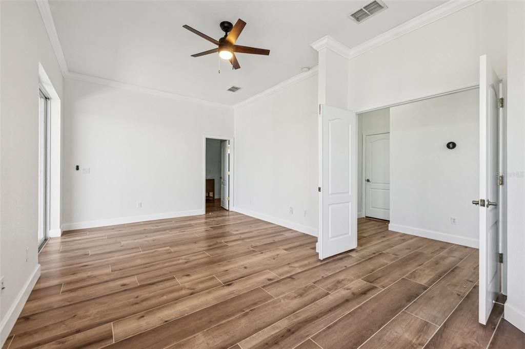 En Venta: $700,000 (3 camas, 2 baños, 2472 Pies cuadrados)