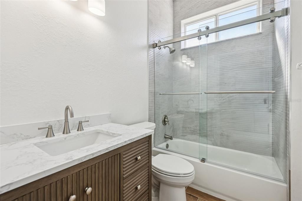 En Venta: $700,000 (3 camas, 2 baños, 2472 Pies cuadrados)