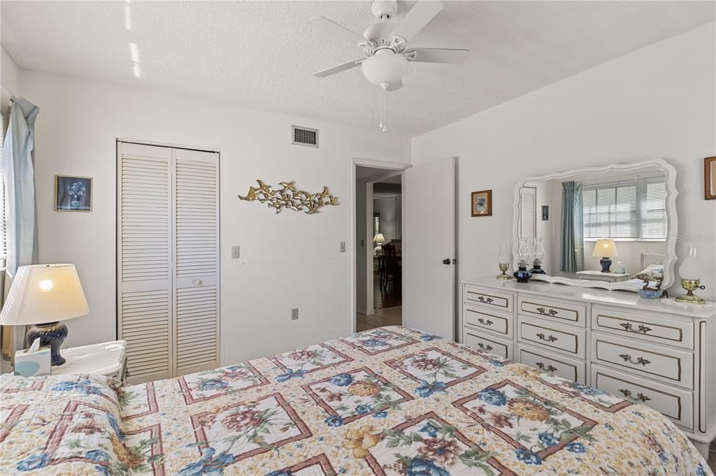 For Sale: $205,000 (2 beds, 2 baths, 1110 Square Feet)