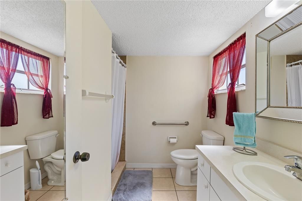 For Sale: $205,000 (2 beds, 2 baths, 1110 Square Feet)
