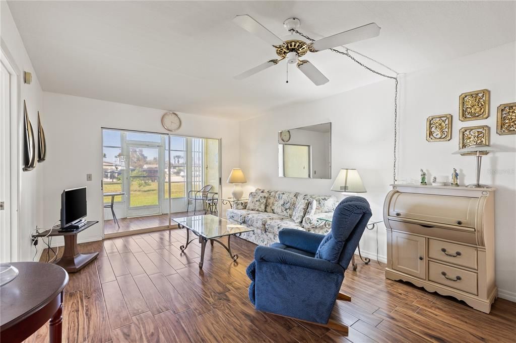 For Sale: $205,000 (2 beds, 2 baths, 1110 Square Feet)