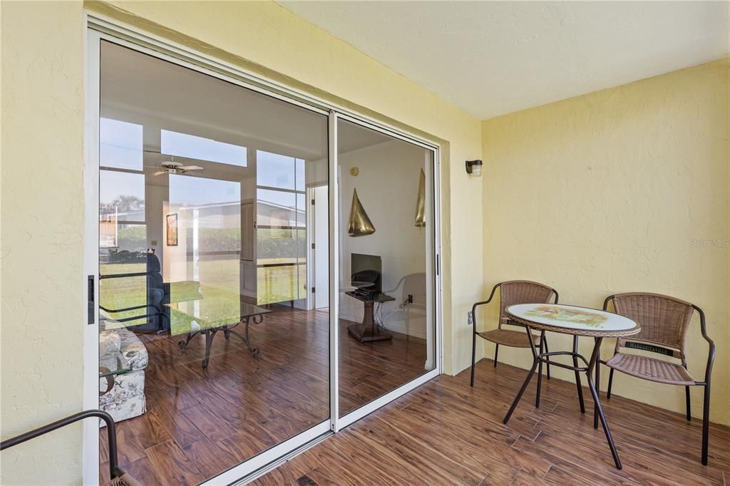 For Sale: $205,000 (2 beds, 2 baths, 1110 Square Feet)