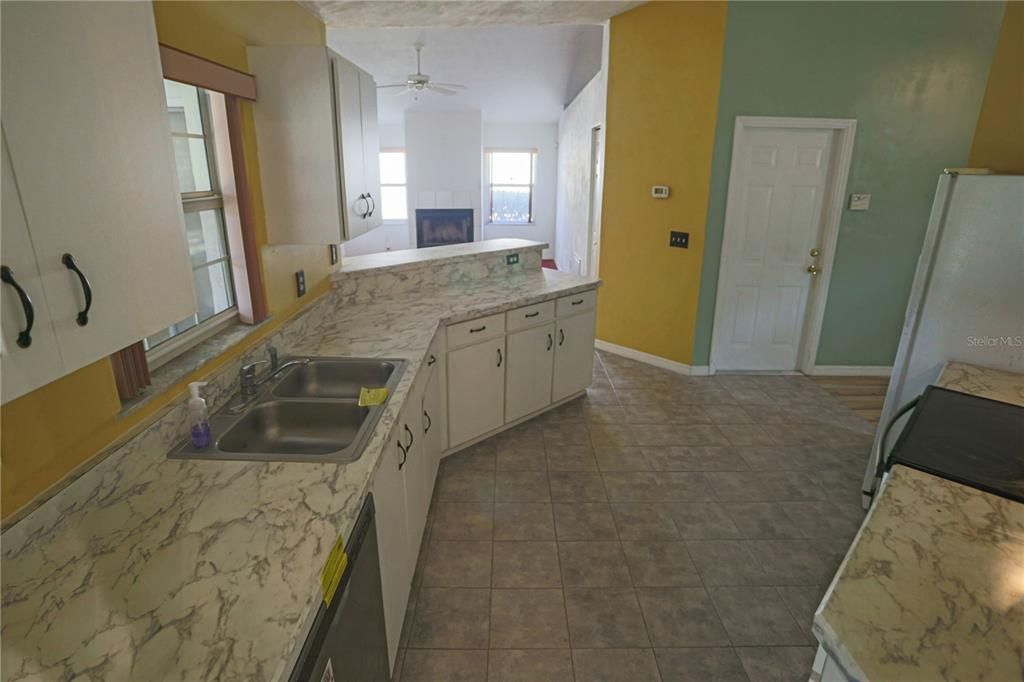 待售: $234,650 (3 贝兹, 2 浴室, 1815 平方英尺)