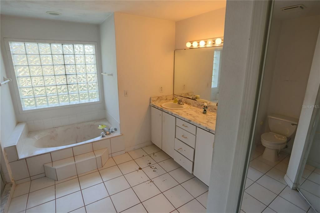 待售: $234,650 (3 贝兹, 2 浴室, 1815 平方英尺)