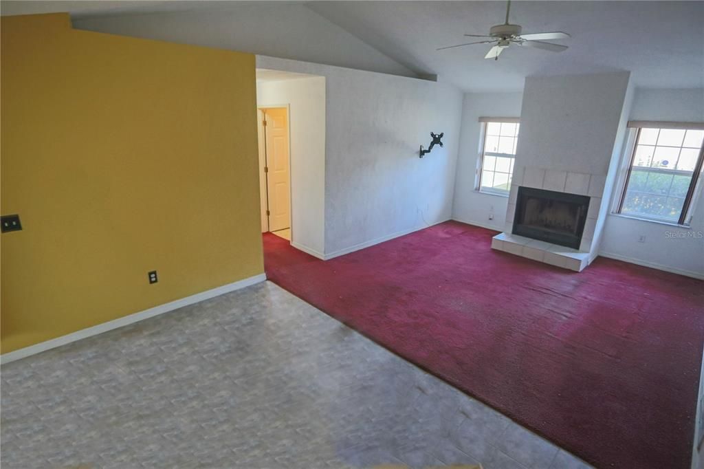 待售: $234,650 (3 贝兹, 2 浴室, 1815 平方英尺)