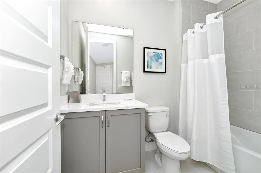 На продажу: $350,000 (3 спален, 2 ванн, 1704 Квадратных фут)