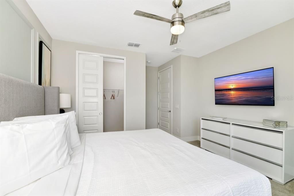 На продажу: $350,000 (3 спален, 2 ванн, 1704 Квадратных фут)