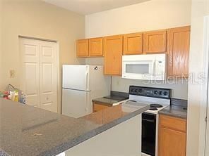 For Rent: $1,995 (2 beds, 2 baths, 925 Square Feet)