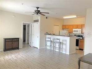For Rent: $1,995 (2 beds, 2 baths, 925 Square Feet)