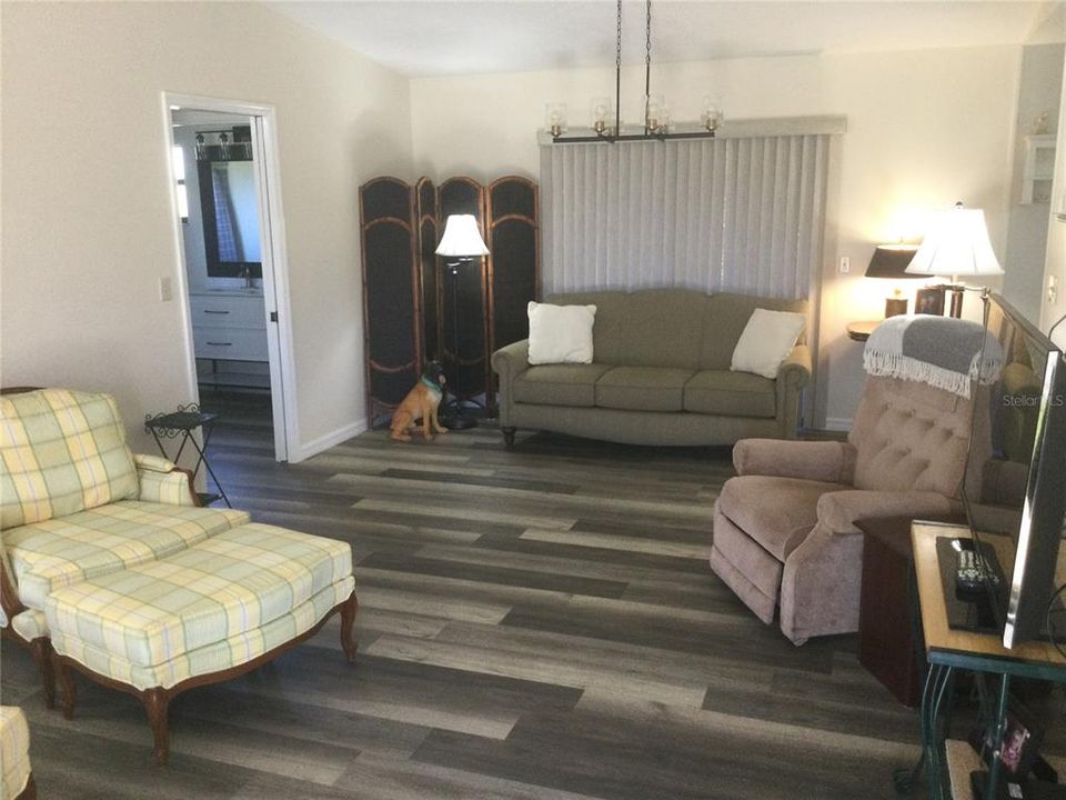 For Sale: $229,000 (2 beds, 2 baths, 851 Square Feet)