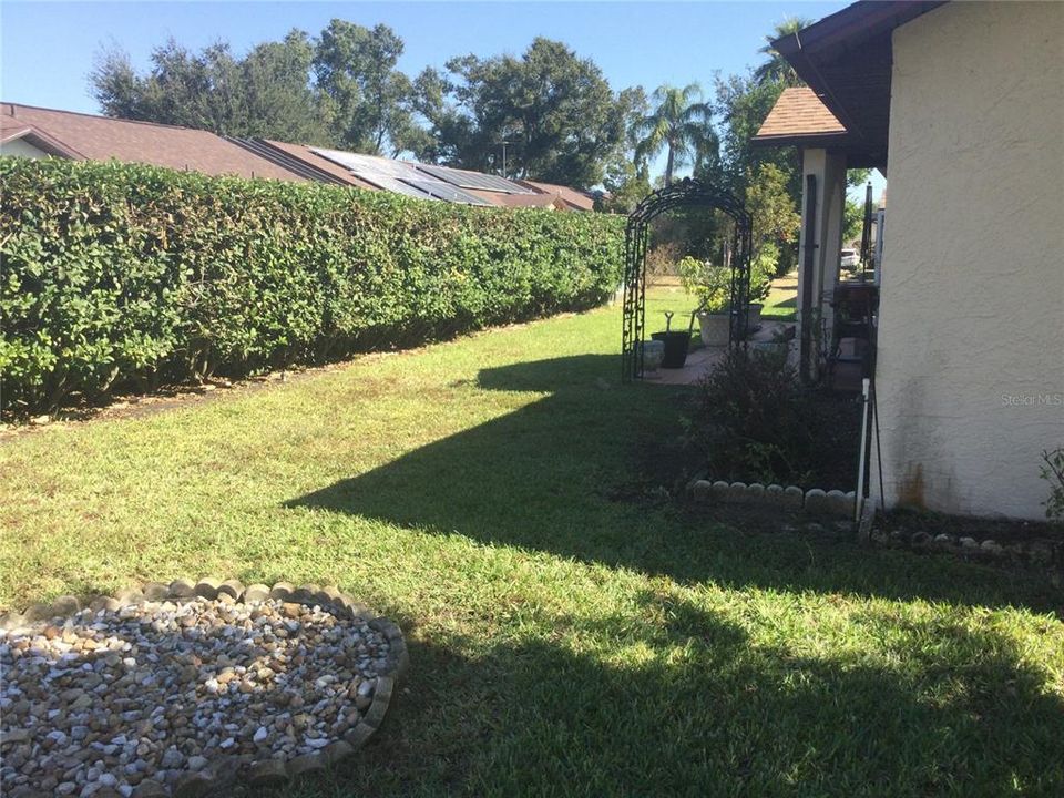 For Sale: $229,000 (2 beds, 2 baths, 851 Square Feet)