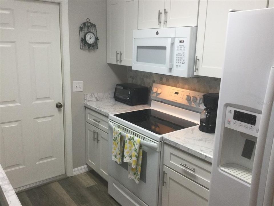 For Sale: $229,000 (2 beds, 2 baths, 851 Square Feet)