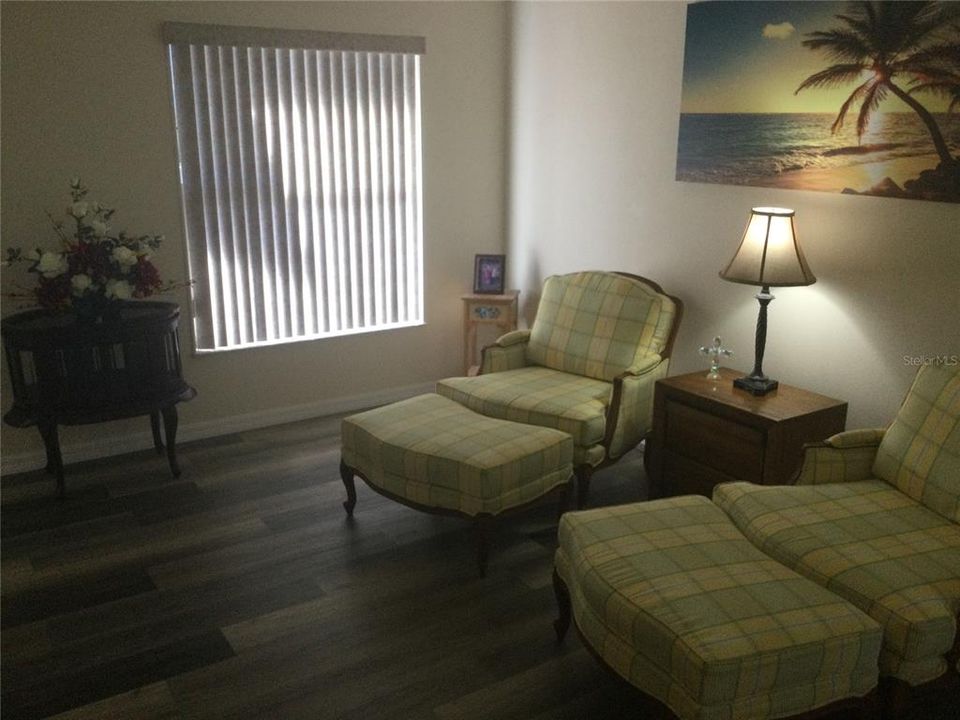 For Sale: $229,000 (2 beds, 2 baths, 851 Square Feet)