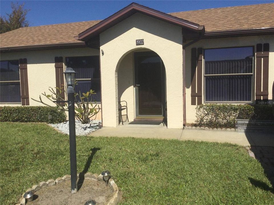 For Sale: $229,000 (2 beds, 2 baths, 851 Square Feet)