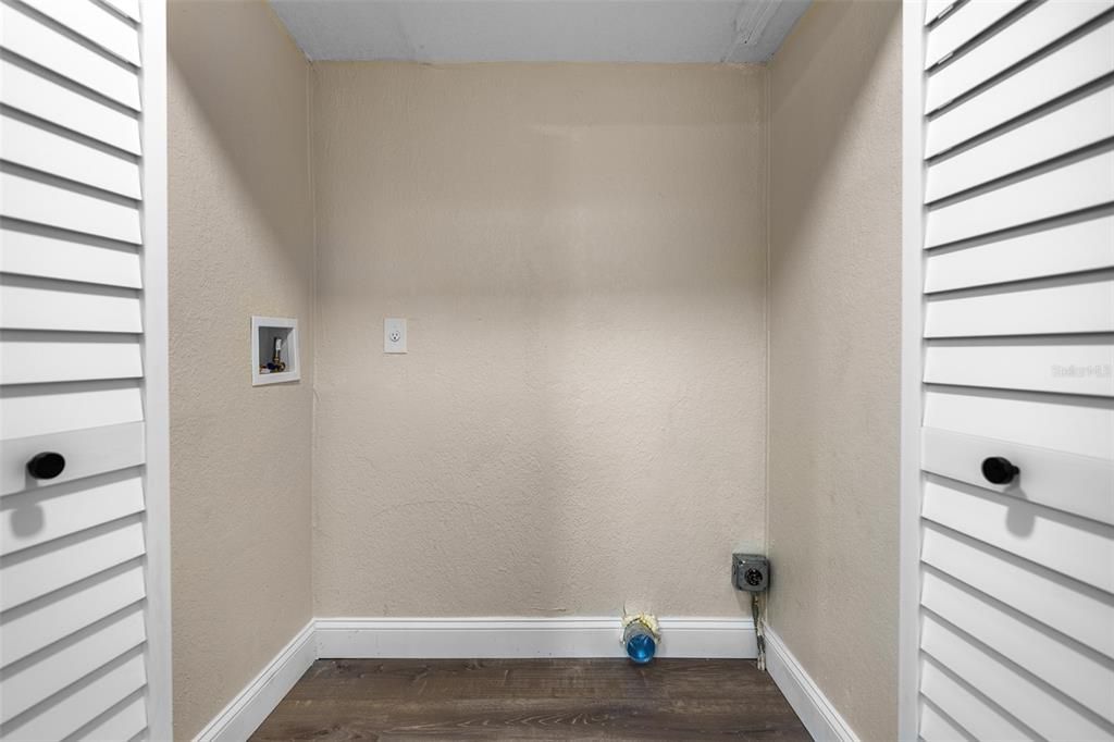 Под контрактом: $150,000 (2 спален, 2 ванн, 812 Квадратных фут)