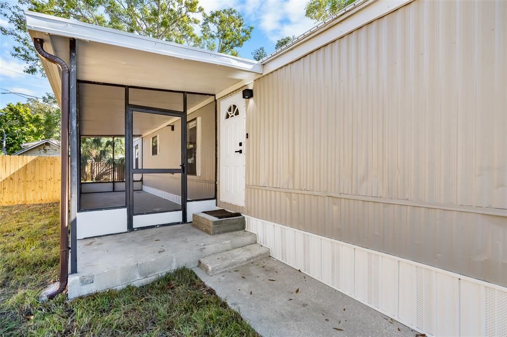 Под контрактом: $150,000 (2 спален, 2 ванн, 812 Квадратных фут)