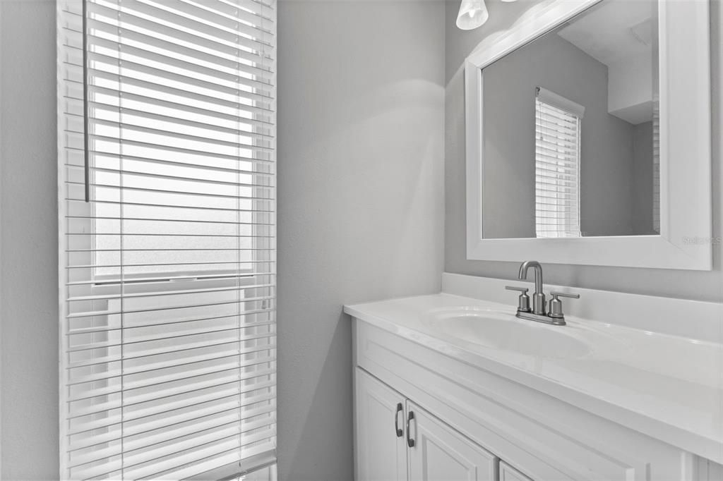 合同活跃: $3,700 (3 贝兹, 3 浴室, 2032 平方英尺)