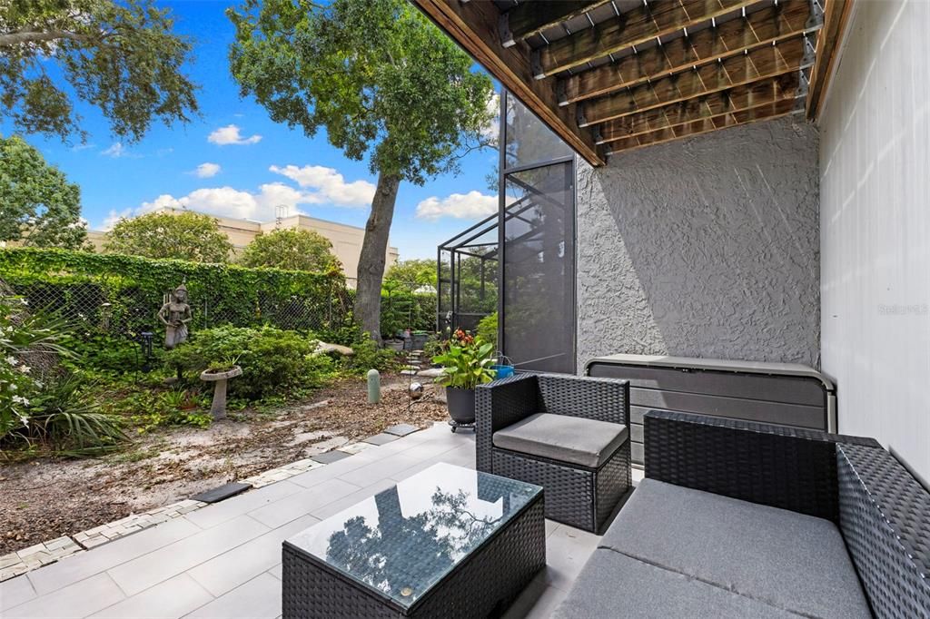 合同活跃: $3,700 (3 贝兹, 3 浴室, 2032 平方英尺)