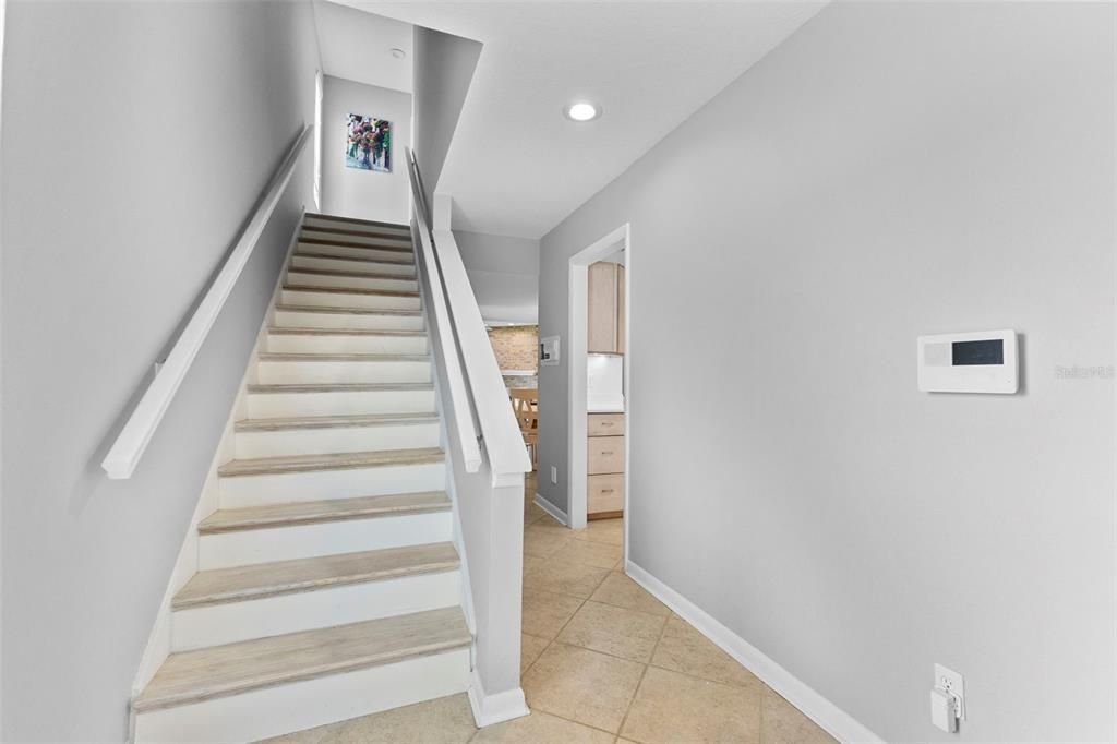 合同活跃: $3,700 (3 贝兹, 3 浴室, 2032 平方英尺)