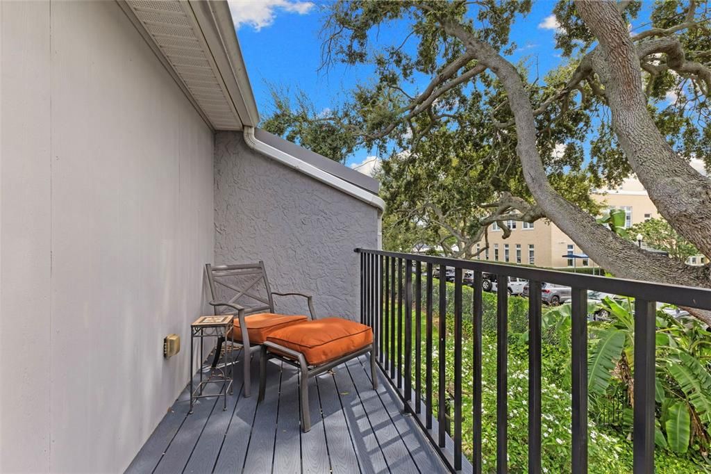 合同活跃: $3,700 (3 贝兹, 3 浴室, 2032 平方英尺)