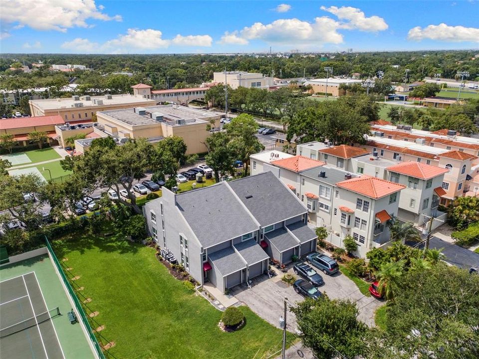 合同活跃: $3,700 (3 贝兹, 3 浴室, 2032 平方英尺)