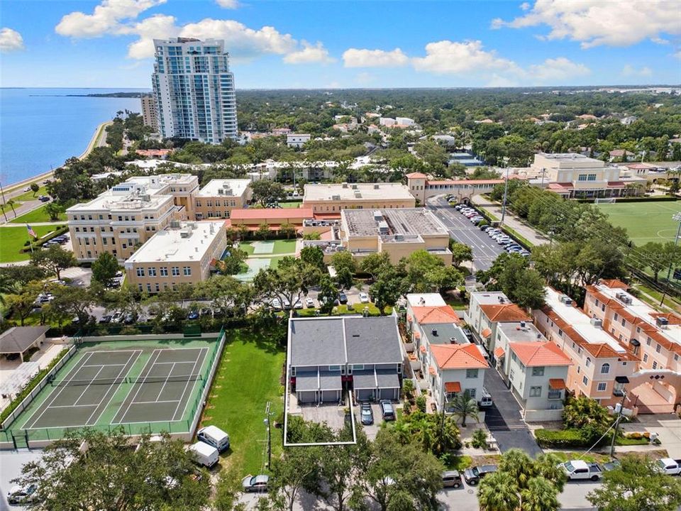 合同活跃: $3,700 (3 贝兹, 3 浴室, 2032 平方英尺)